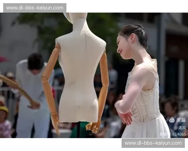 艺术体操：在绸带与旋律间寻找优雅的力量