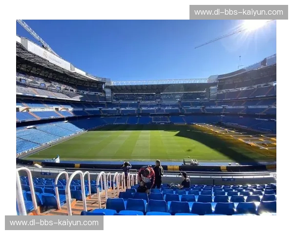 伯纳乌的华丽乐章与草根韧性的碰撞：当银河战舰再次驶向加泰罗尼亚的坚韧