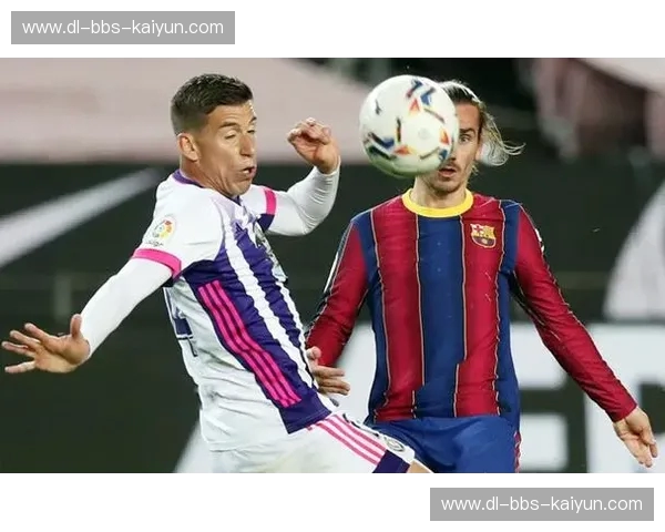 绿茵场上的史诗对决：西甲双雄巴萨皇马，恩怨情仇燃爆新赛季